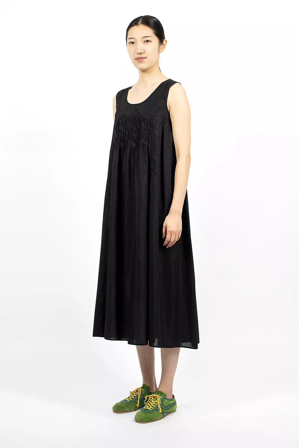 Sleeveless Pleated Embroidery Dress Black