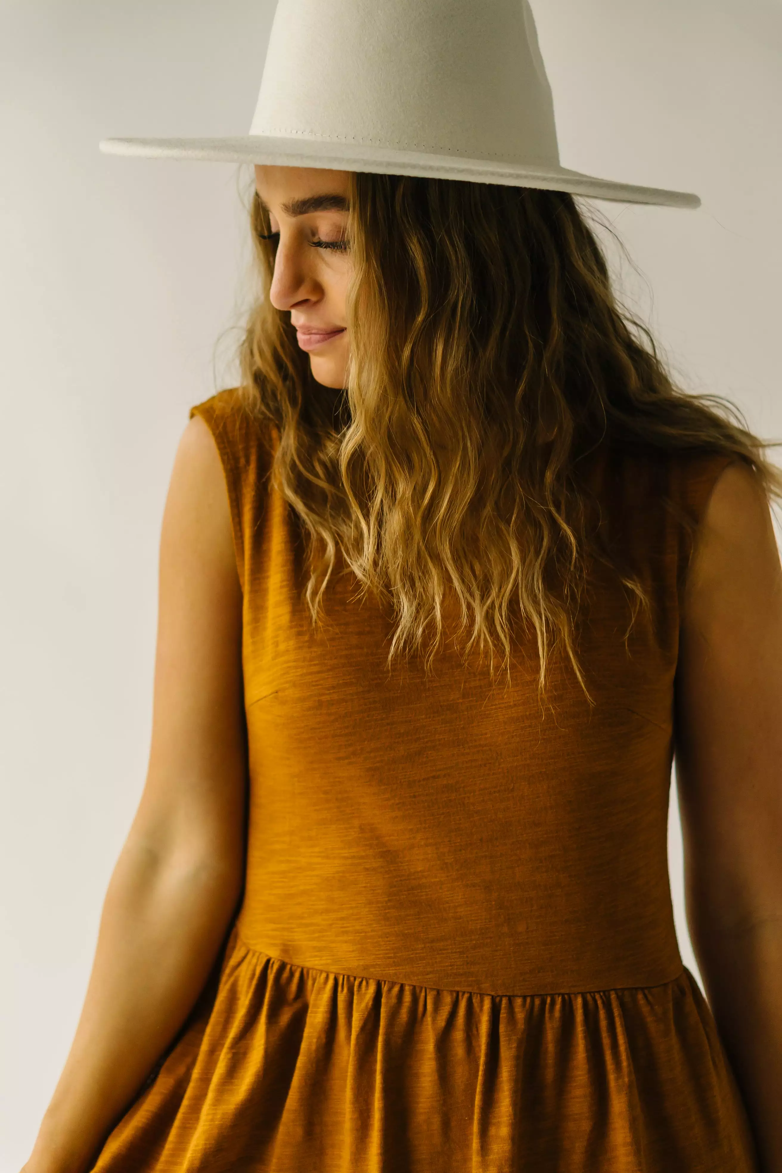 The Genoa Basic Midi Dress in Brown