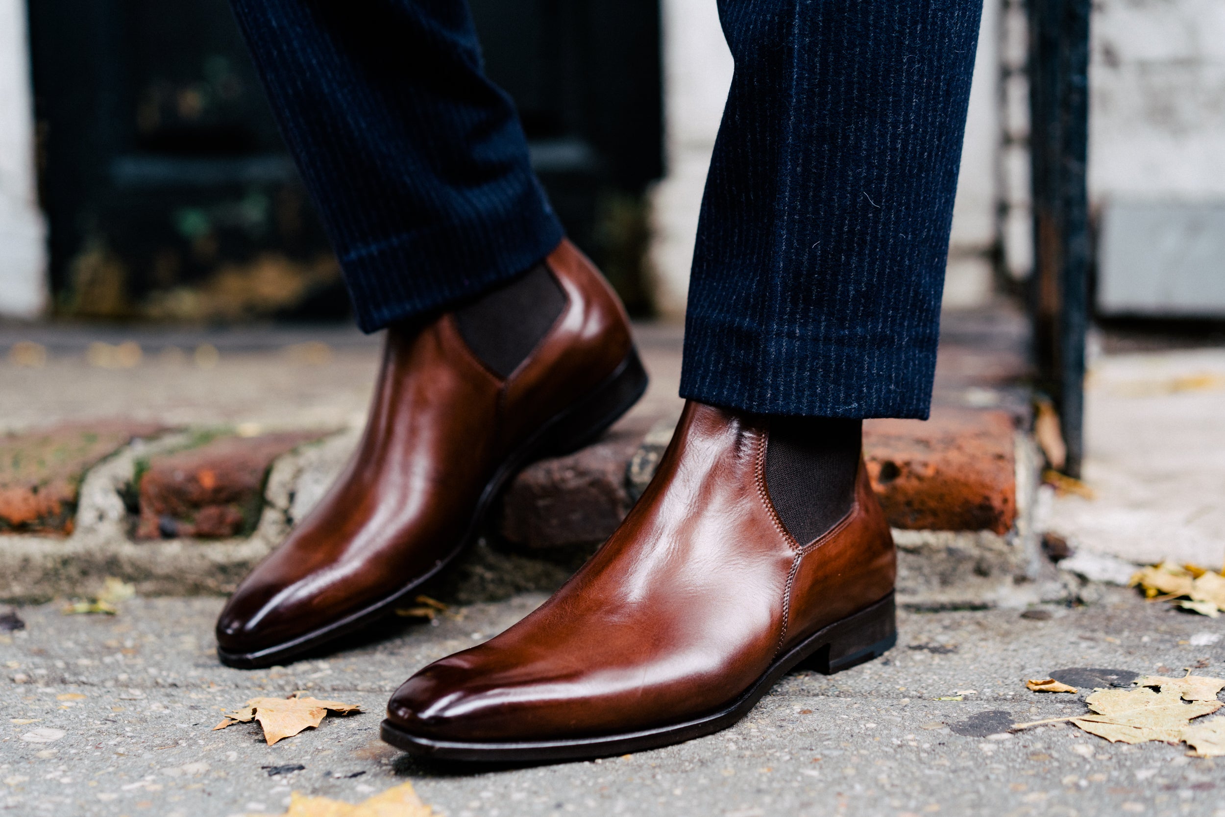 The Wayne Low-Cut Chelsea Boot - Marrone