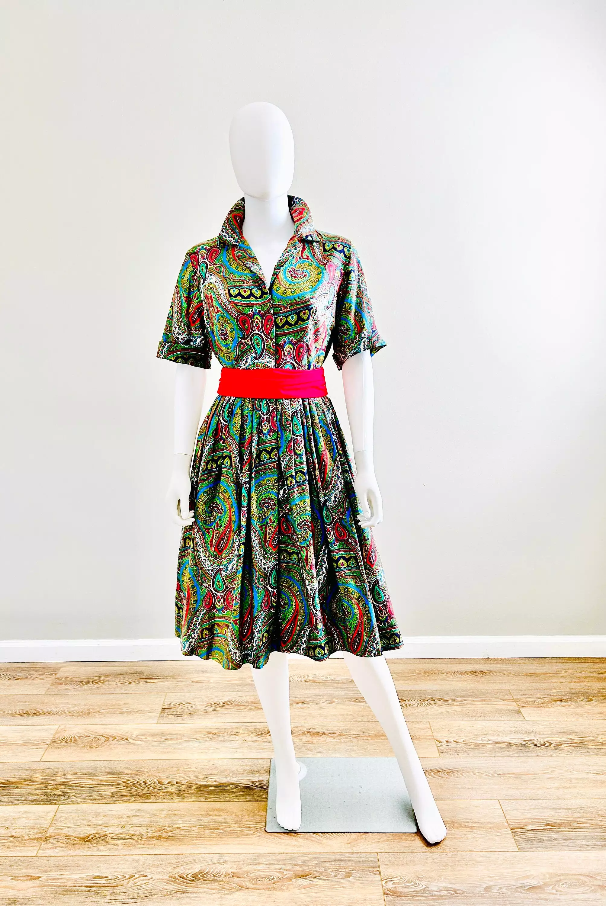 Vintage 1950s Paisley Cotton Shirt Dress / 50s Fit and Flare Dress / Size S M