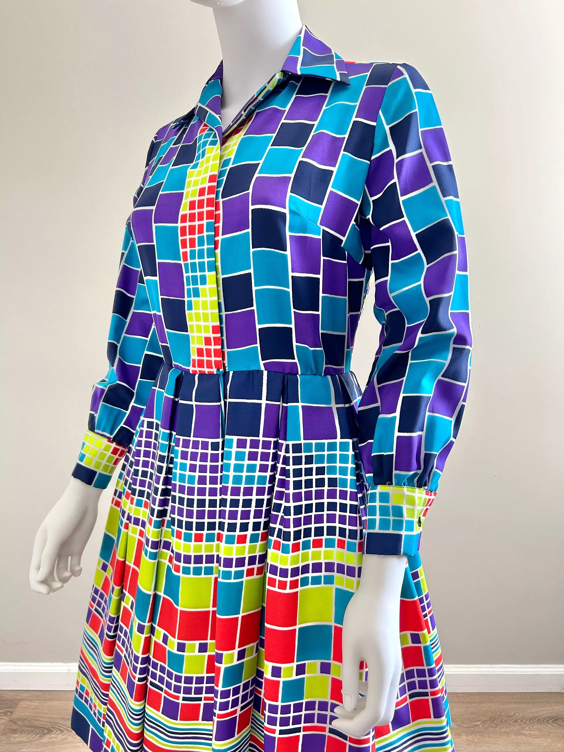 Vintage 1960s Shirtdress / 60s retro blue and purple abstract dress / Size S M