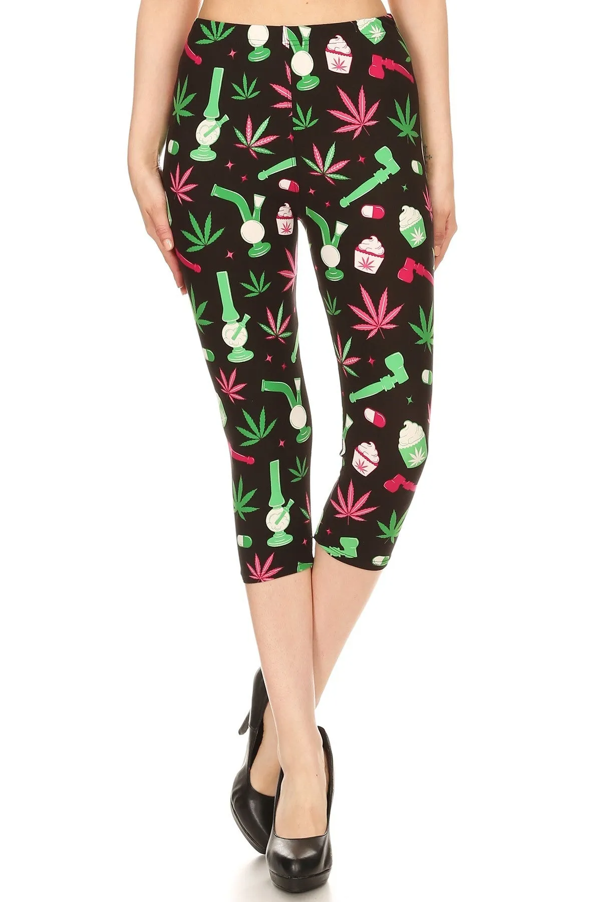 Womens Plus Green Leaf Cannabis Printed Cropped Capri Legging