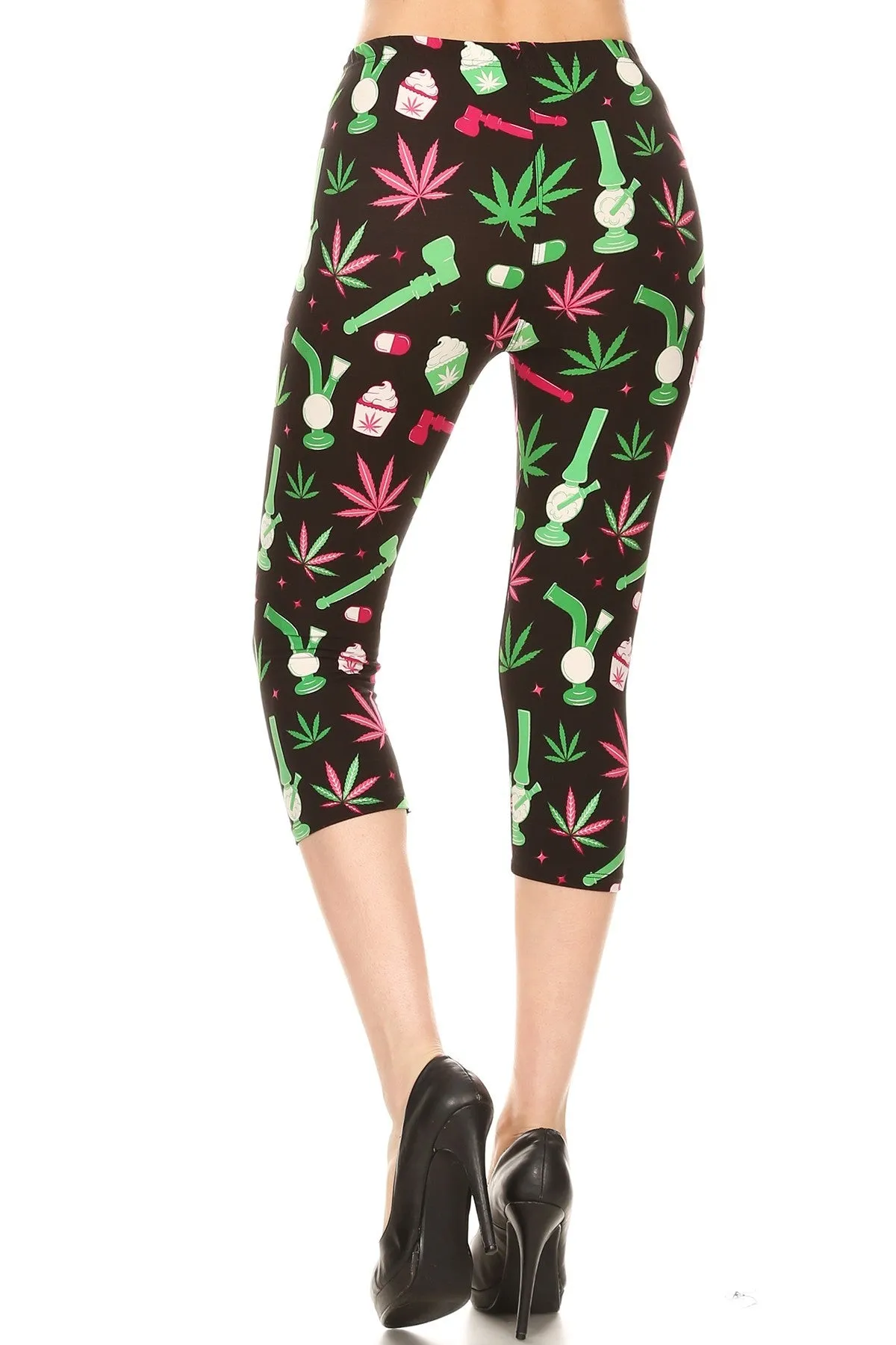 Womens Plus Green Leaf Cannabis Printed Cropped Capri Legging